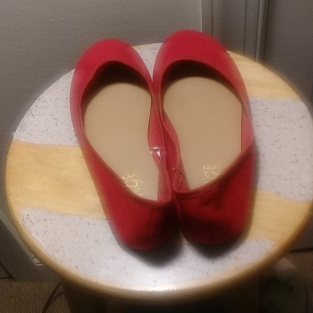 Red Flats - Picture 3 of 4